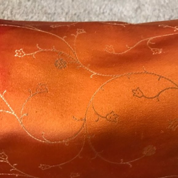 NEW SATIN NECK ROLL W/MATCHING EYE PILLOW. BEAUTIFUL ORANGE/GOLD PATTERN! - Picture 3 of 4